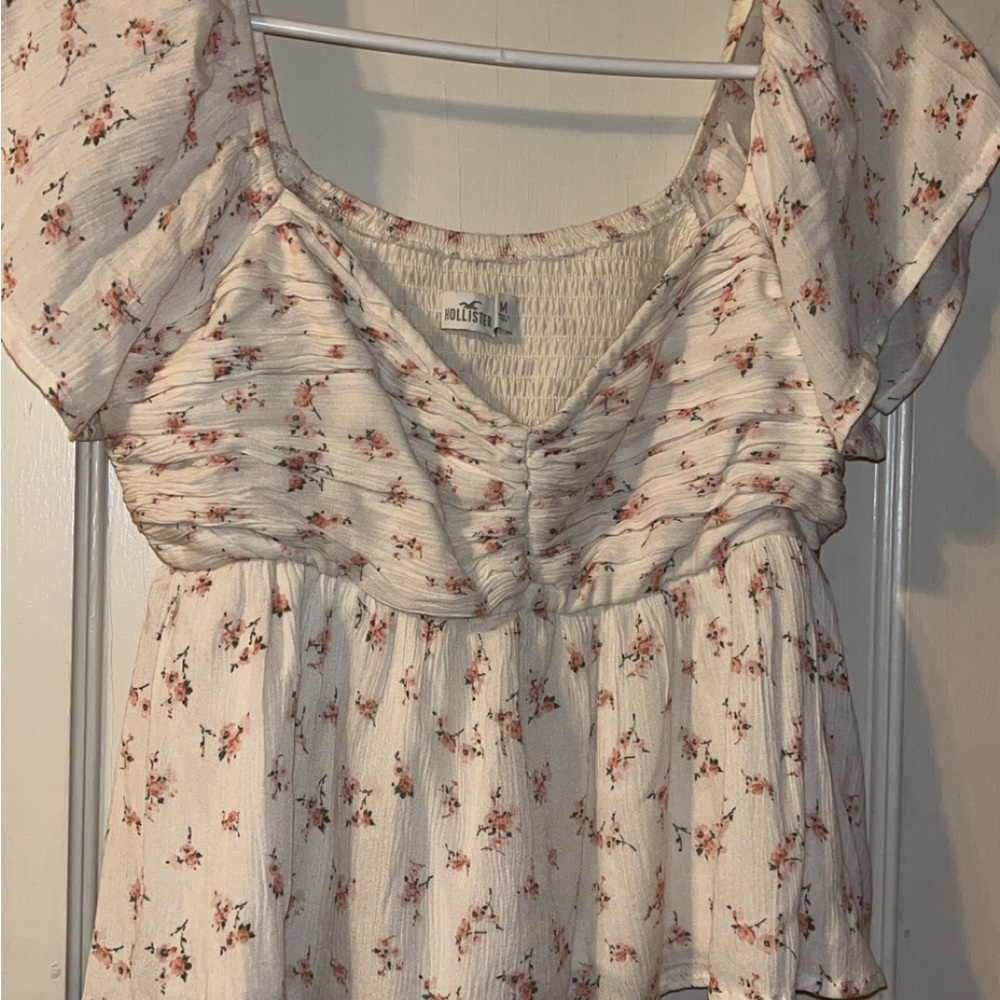 Hollister Women's Floral Cream Top